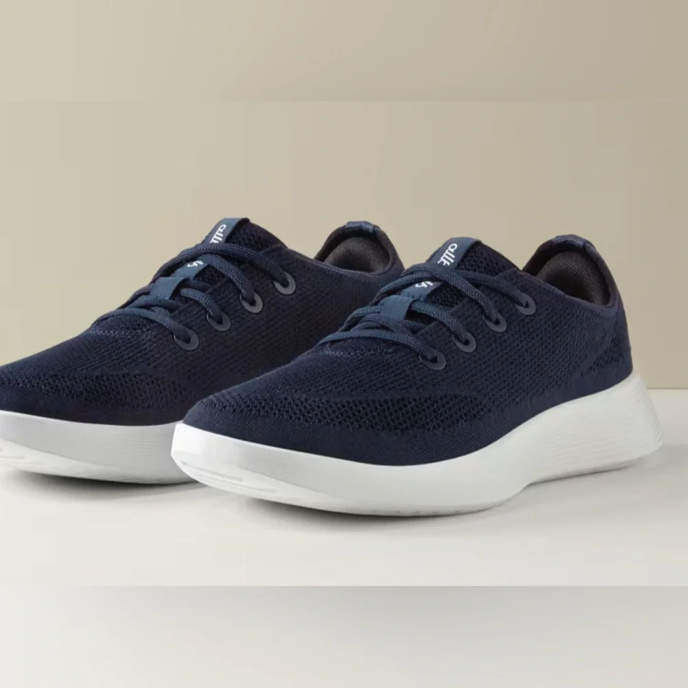 Men’s Allbirds Tree Runner Sneakers Navy and White- Size 9
